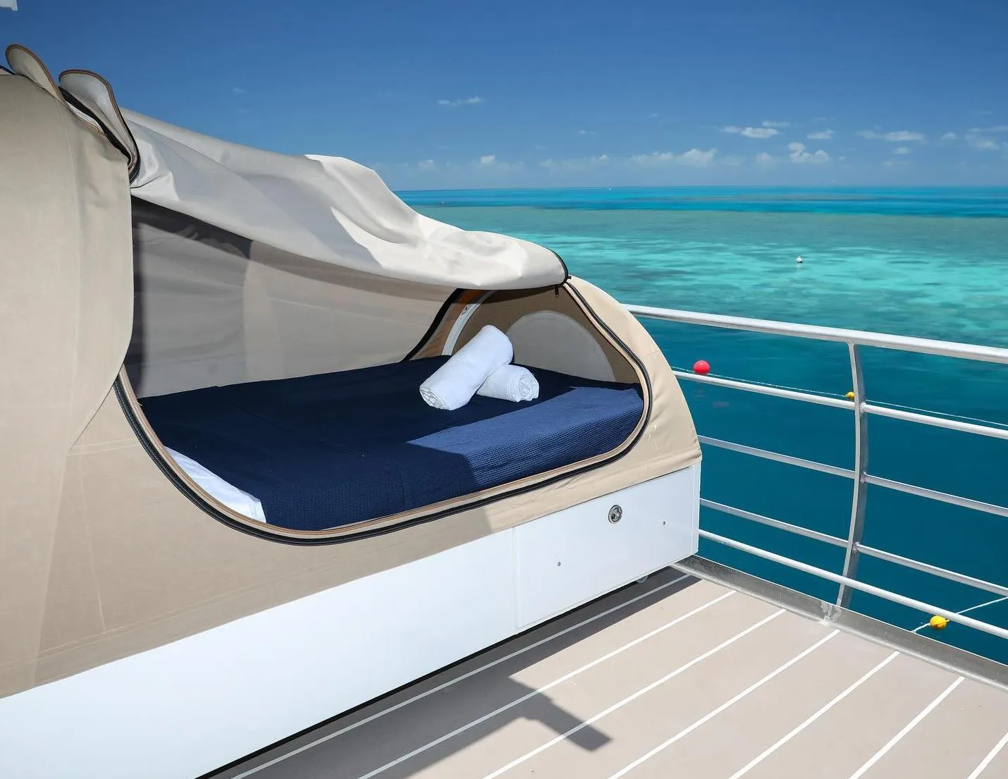 New Age Auto Store | What Is the Best Pontoon Accommodation on the Great Barrier Reef? 1 Day Great Barrier Reef tour