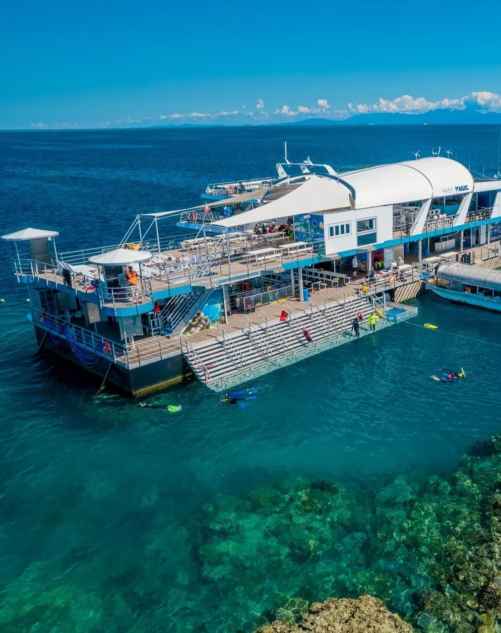 New Age Auto Store | What Is the Best Pontoon Accommodation on the Great Barrier Reef? How to Pick the Best Sleep-Aboard Option for Your Style