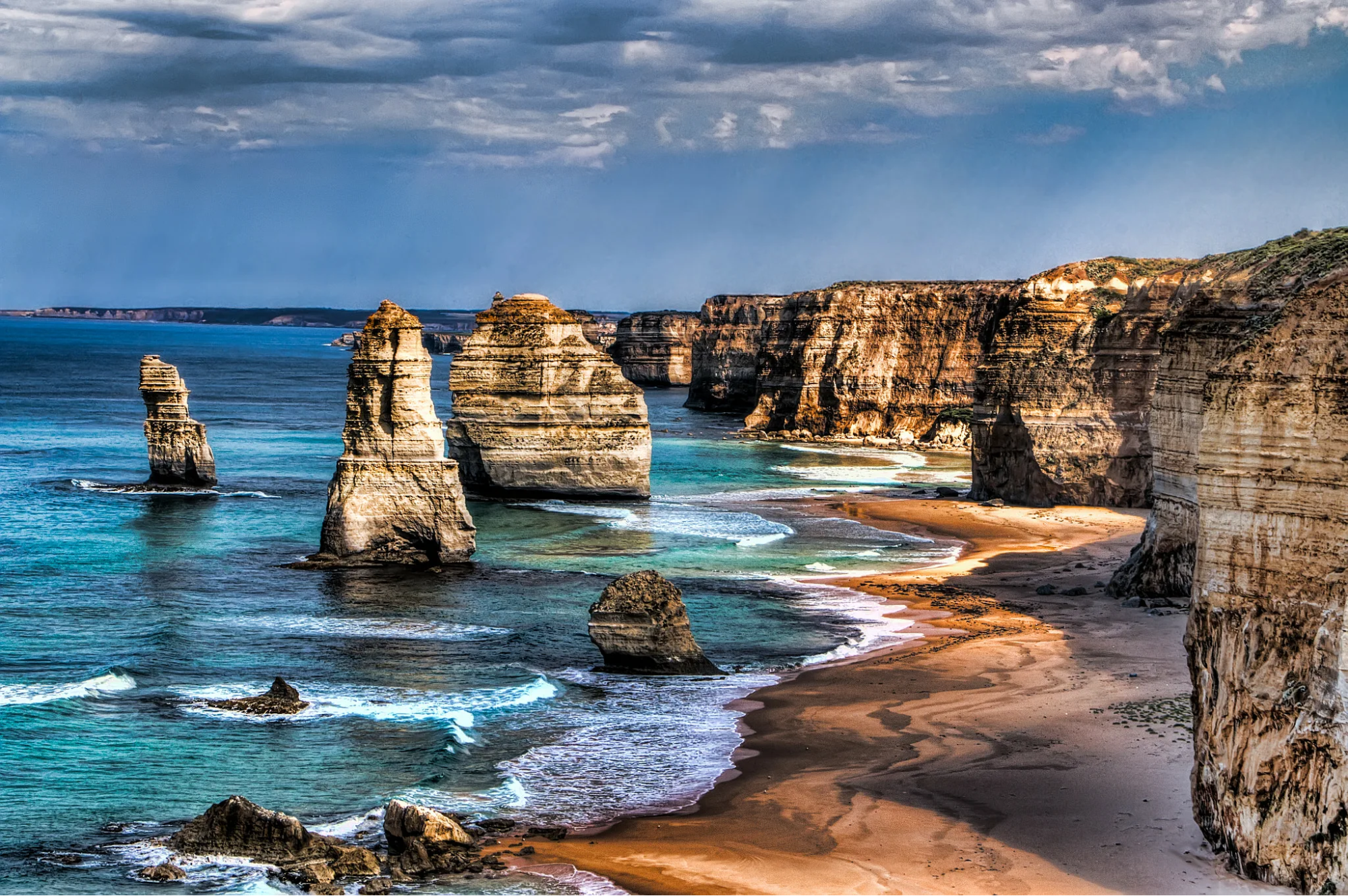 Explore the Magnificent 12 Apostles on an Unforgettable Tour